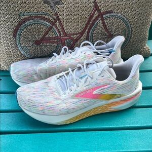 Brooks Womens White Hyperion max 2 sz 12 Shoes with Pastel Pink and Gold Accents